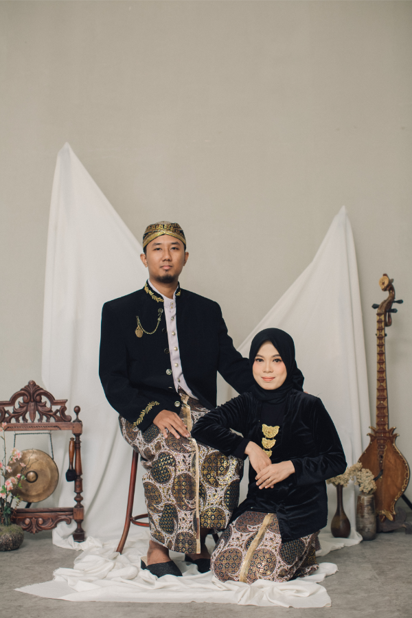 Cos.-COver-Ririn-Helmy-foto7-1.png
